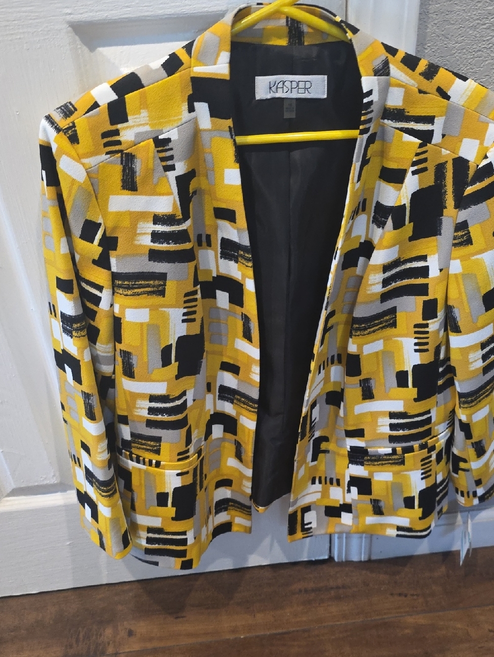Kasper Yellow Abstract Print Jacket - Picture 6 of 7